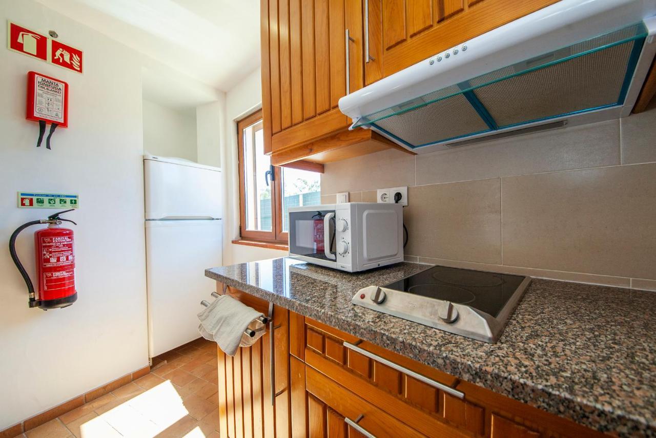 H - Montes De Praias Guesthouse Aljezur Bagian luar foto