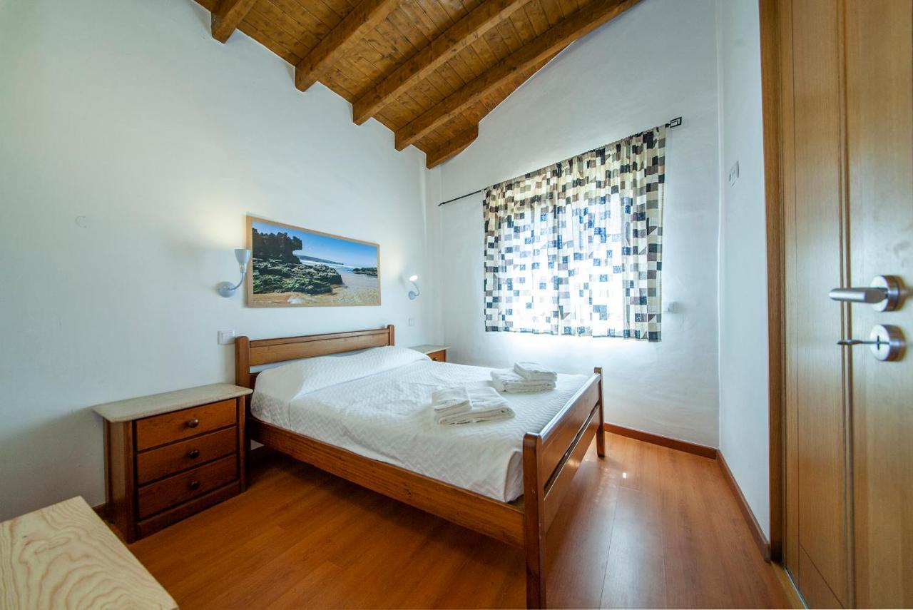 H - Montes De Praias Guesthouse Aljezur Bagian luar foto